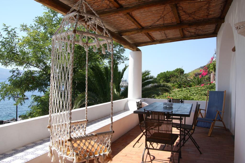 La Terrazza Sul Mare Apartment Санта Марина Салина Екстериор снимка